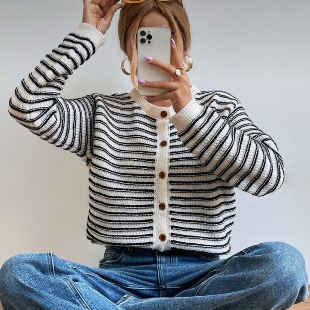 Black and White Striped Cropped Cardigan